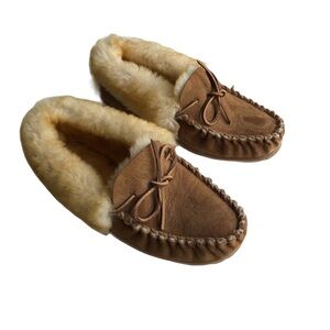 L.L. Bean Wicked Good Moccasins Size 9 Shearling Suede Cozy Tan Furry Slippers